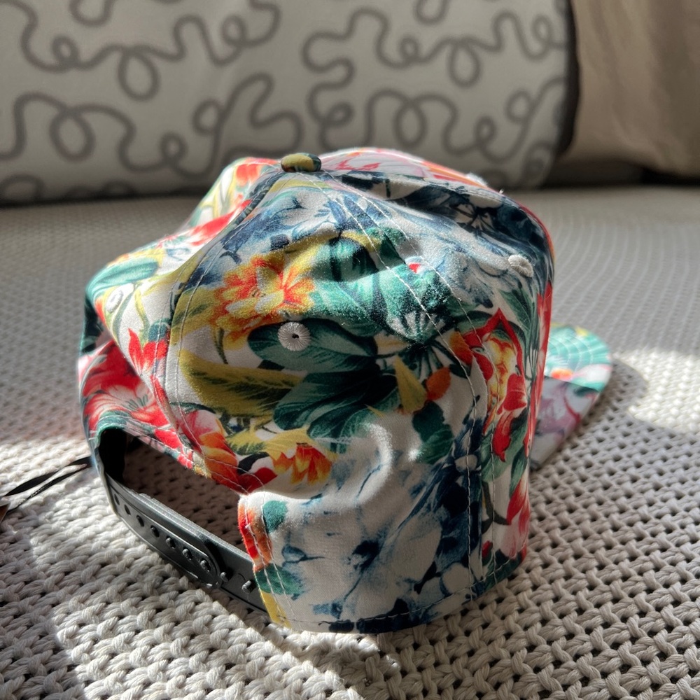 snapback cap w/ floral print - Picture 2 of 6